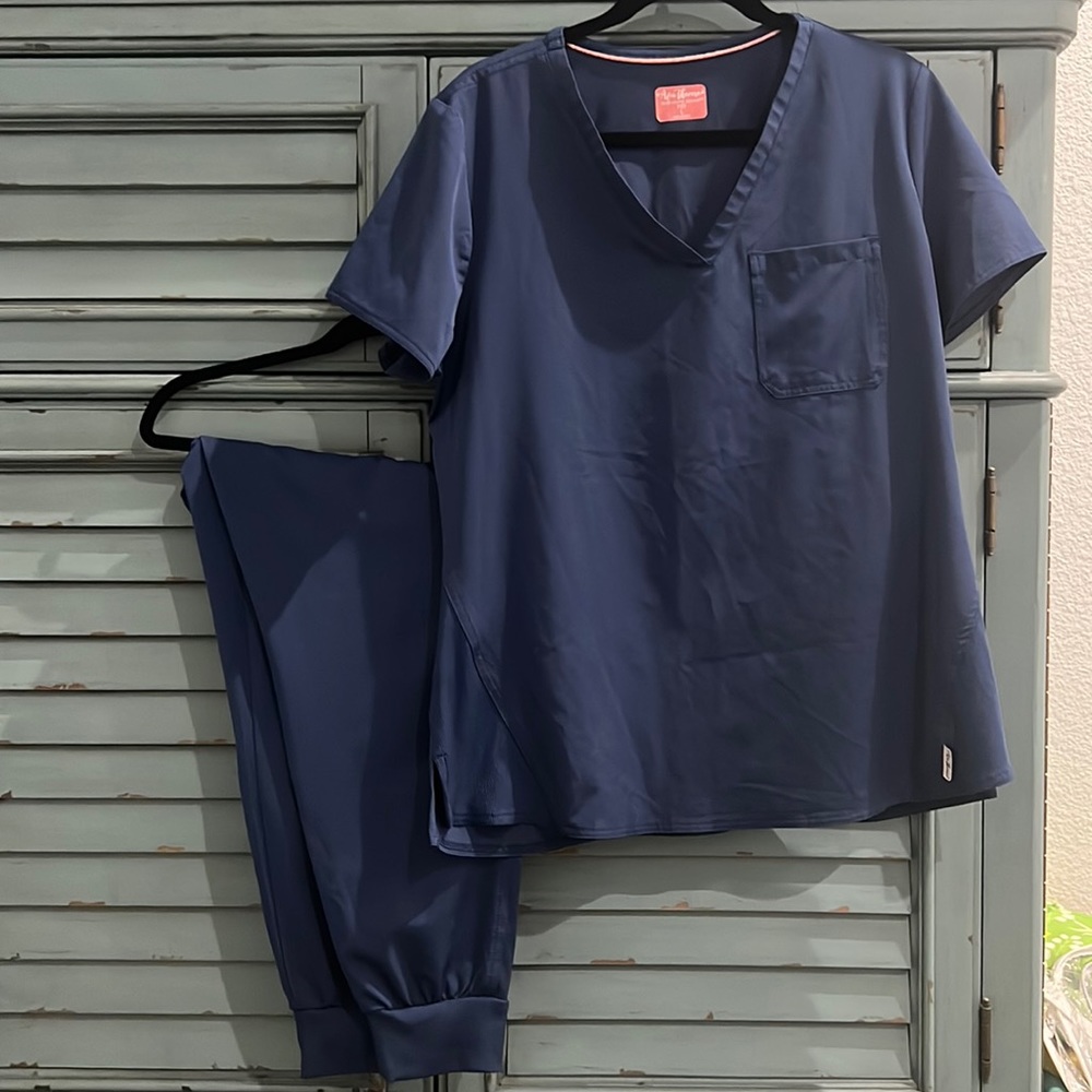 Ava Theresa Scrub Set - Navy